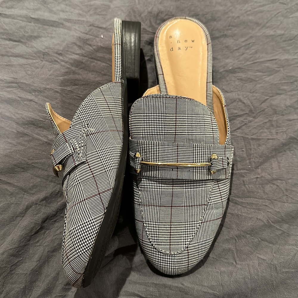 Shoes - Picture 2 of 2
